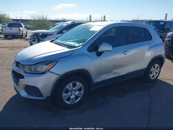 KL7CJKSB7JB606175 2018 CHEVROLET TRAX - Image 2