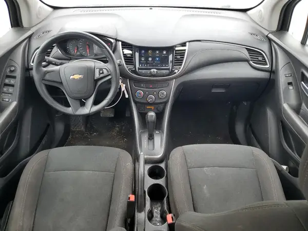 KL7CJKSB7JB627897 2018 CHEVROLET TRAX - Image 8