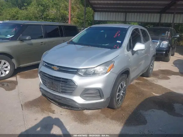 KL7CJKSB7JB646823 2018 CHEVROLET TRAX - Image 2