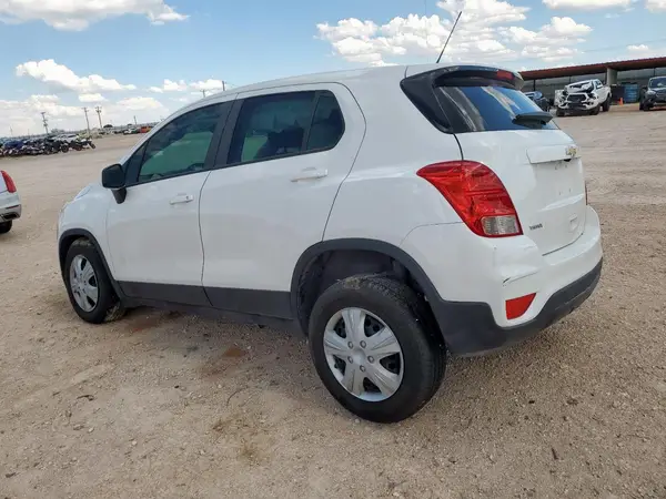 KL7CJKSB7JB699506 2018 CHEVROLET TRAX - Image 2