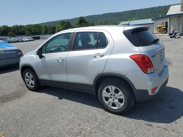 KL7CJKSB7JB716353 2018 CHEVROLET TRAX - Image 2