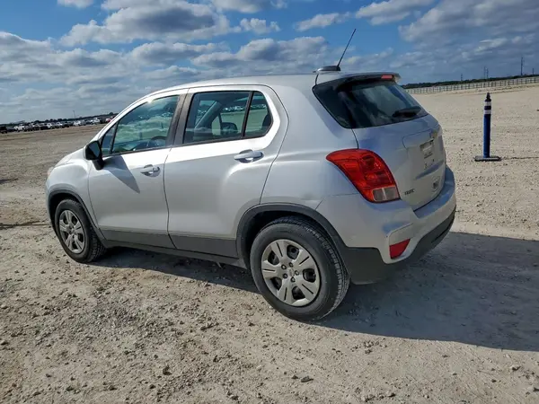 KL7CJKSB7JB720399 2018 CHEVROLET TRAX - Image 2