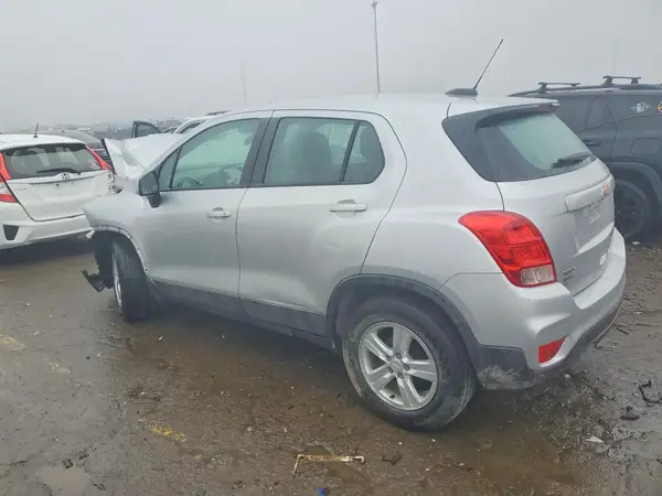 KL7CJKSB7JB720824 2018 CHEVROLET TRAX - Image 2