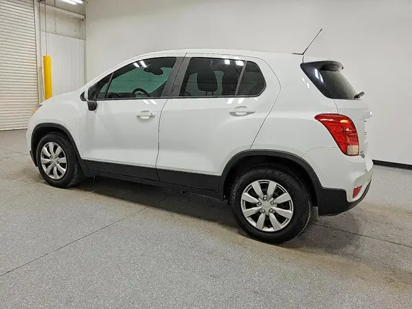 KL7CJKSB7JB724209 2018 CHEVROLET TRAX - Image 2