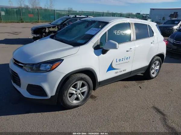 KL7CJKSB7LB016514 2020 CHEVROLET TRAX - Image 2