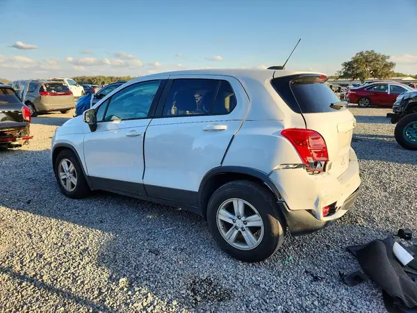 KL7CJKSB7LB021728 2020 CHEVROLET TRAX - Image 2