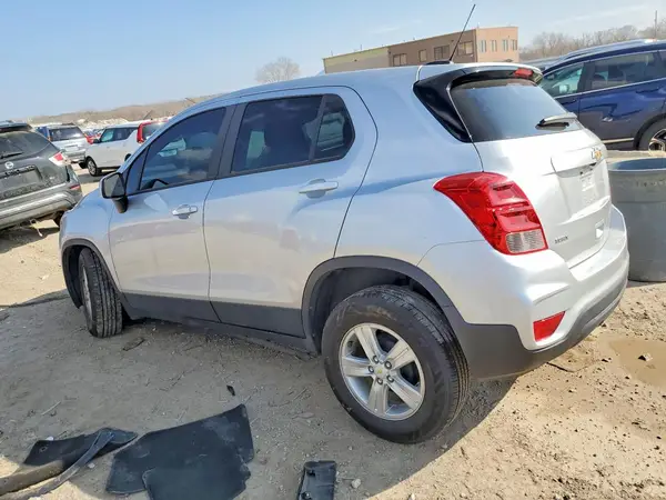 KL7CJKSB7LB022927 2020 CHEVROLET TRAX - Image 2