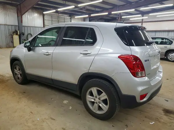 KL7CJKSB7LB024211 2020 CHEVROLET TRAX - Image 2