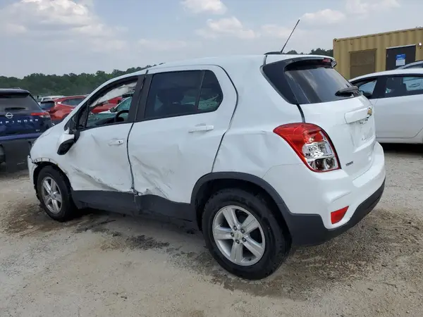 KL7CJKSB7LB025357 2020 CHEVROLET TRAX - Image 2