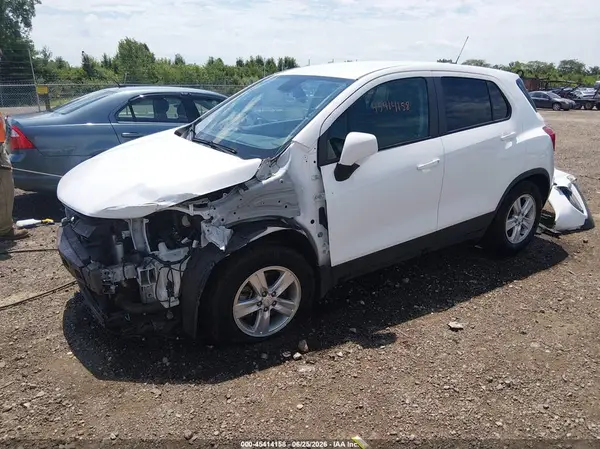 KL7CJKSB7LB026217 2020 CHEVROLET TRAX - Image 2
