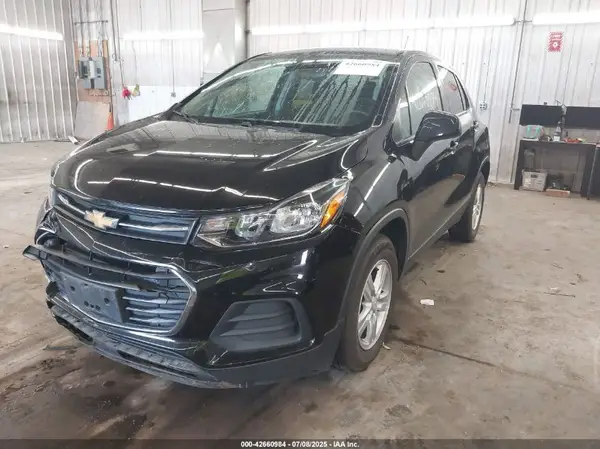 KL7CJKSB7LB029585 2020 CHEVROLET TRAX - Image 2