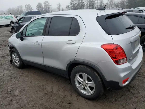 KL7CJKSB7LB030171 2020 CHEVROLET TRAX - Image 2