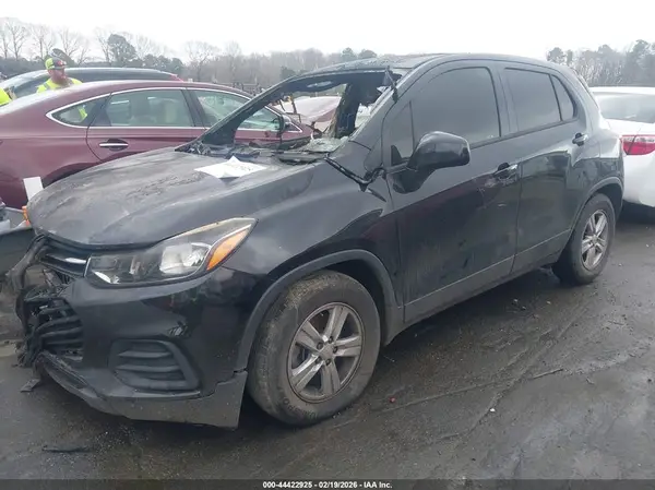 KL7CJKSB7LB035337 2020 CHEVROLET TRAX - Image 2
