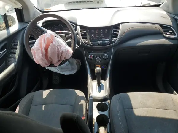 KL7CJKSB7LB037377 2020 CHEVROLET TRAX - Image 8