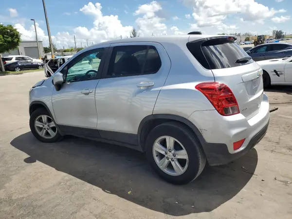 KL7CJKSB7LB037900 2020 CHEVROLET TRAX - Image 2