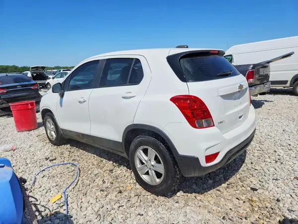 KL7CJKSB7LB041512 2020 CHEVROLET TRAX - Image 2