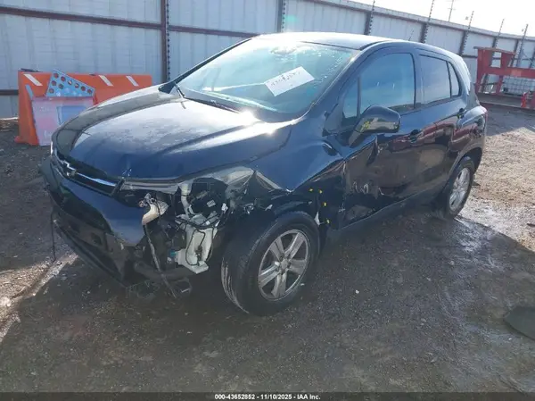 KL7CJKSB7LB045995 2020 CHEVROLET TRAX - Image 2