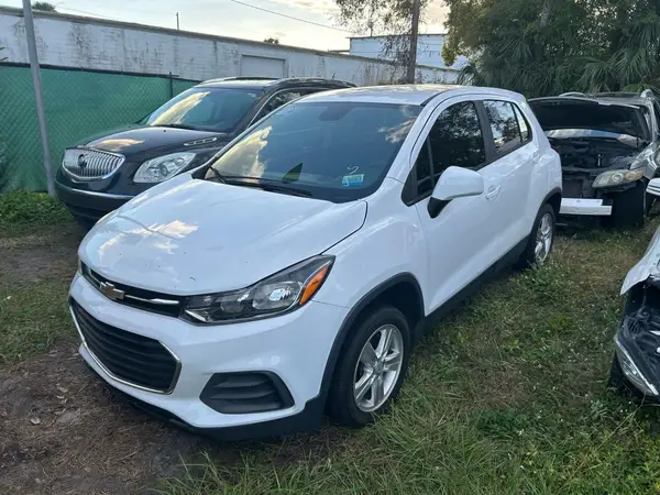 KL7CJKSB7LB052283 2020 CHEVROLET TRAX - Image 2