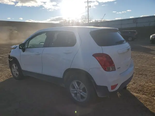 KL7CJKSB7LB056379 2020 CHEVROLET TRAX - Image 2