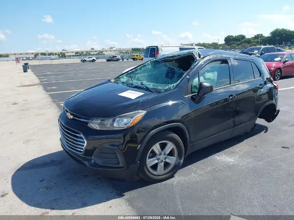 KL7CJKSB7LB056785 2020 CHEVROLET TRAX - Image 2