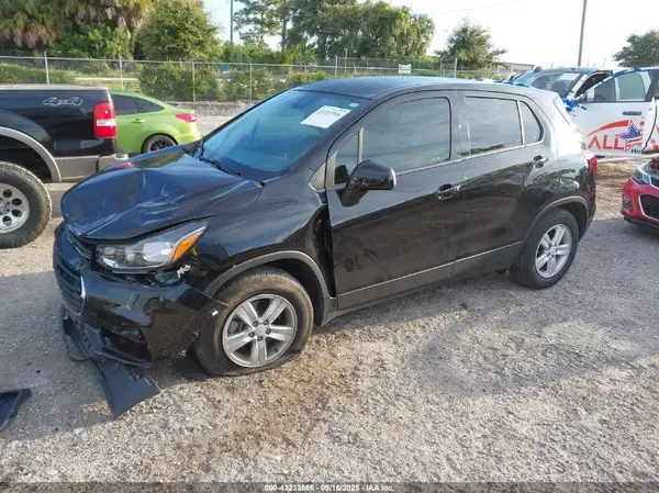 KL7CJKSB7LB058388 2020 CHEVROLET TRAX - Image 2
