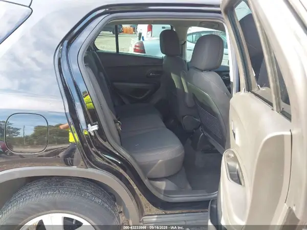 KL7CJKSB7LB058388 2020 CHEVROLET TRAX - Image 8