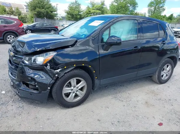 KL7CJKSB7LB061579 2020 CHEVROLET TRAX - Image 2