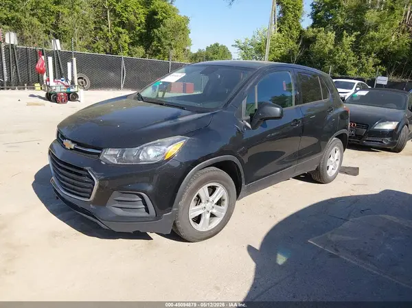 KL7CJKSB7LB061632 2020 CHEVROLET TRAX - Image 2