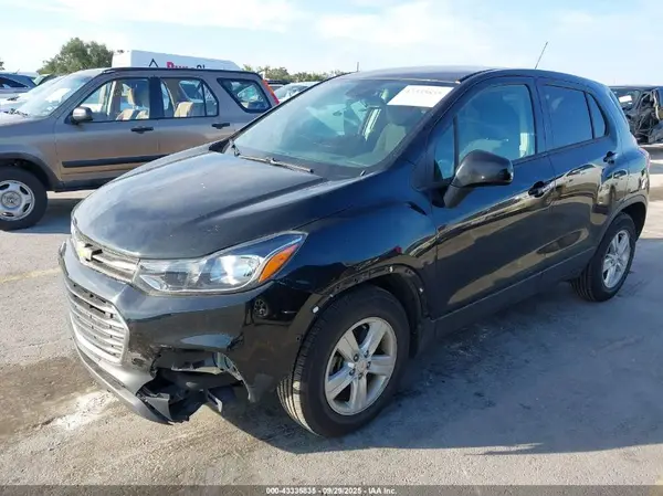 KL7CJKSB7LB068046 2020 CHEVROLET TRAX - Image 2