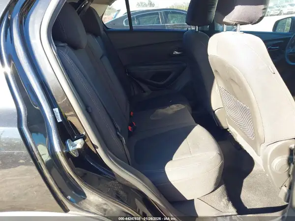 KL7CJKSB7LB068936 2020 CHEVROLET TRAX - Image 8