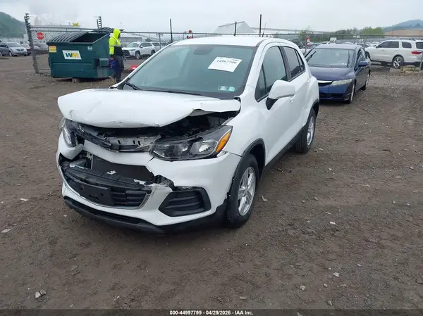 KL7CJKSB7LB069813 2020 CHEVROLET TRAX - Image 2