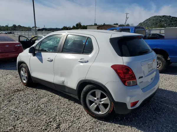 KL7CJKSB7LB070217 2020 CHEVROLET TRAX - Image 2