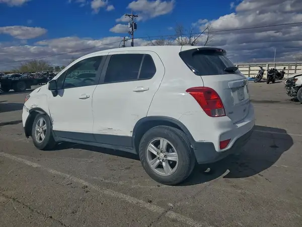 KL7CJKSB7LB077216 2020 CHEVROLET TRAX - Image 2