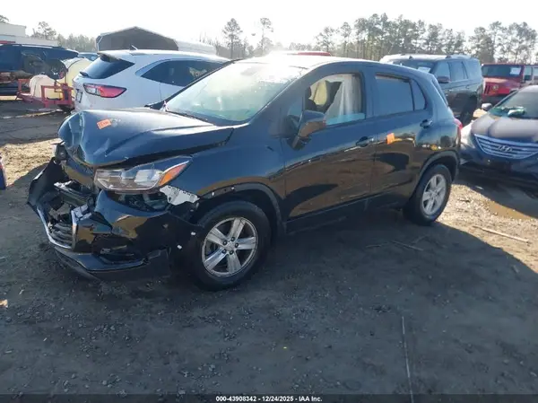 KL7CJKSB7LB079435 2020 CHEVROLET TRAX - Image 2
