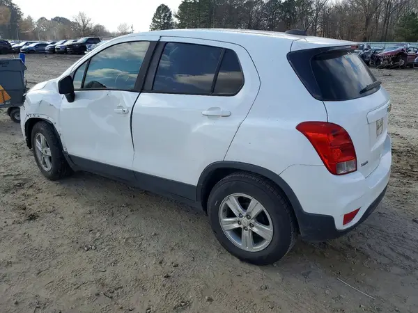 KL7CJKSB7LB082674 2020 CHEVROLET TRAX - Image 2