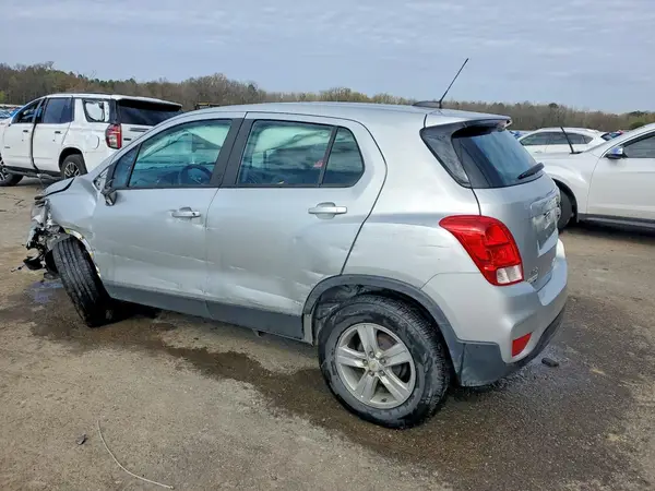KL7CJKSB7LB311547 2020 CHEVROLET TRAX - Image 2