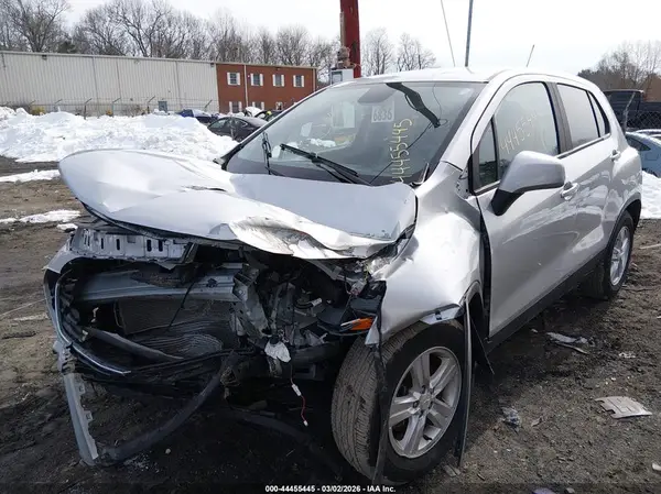 KL7CJKSB7LB320409 2020 CHEVROLET TRAX - Image 2