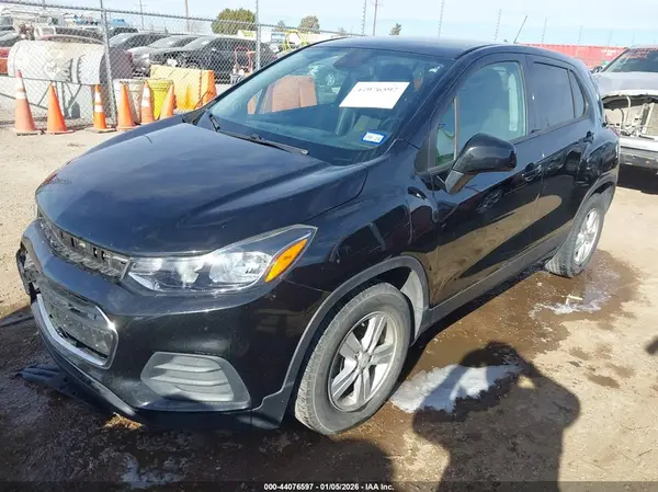 KL7CJKSB7LB327912 2020 CHEVROLET TRAX - Image 2
