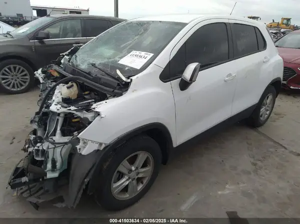 KL7CJKSB7LB328462 2020 CHEVROLET TRAX - Image 2