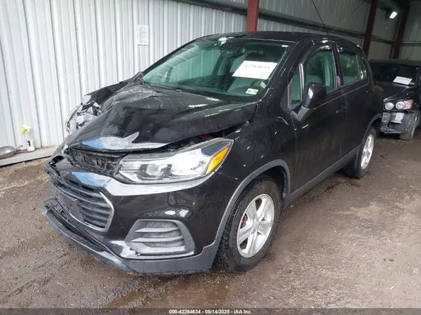 KL7CJKSB7LB335766 2020 CHEVROLET TRAX - Image 2