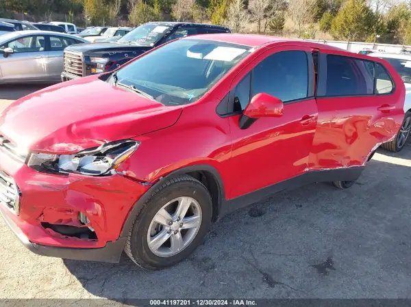 KL7CJKSB7LB352003 2020 CHEVROLET TRAX - Image 2