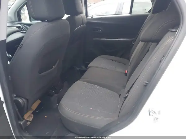 KL7CJKSB7MB301215 2021 CHEVROLET TRAX - Image 8