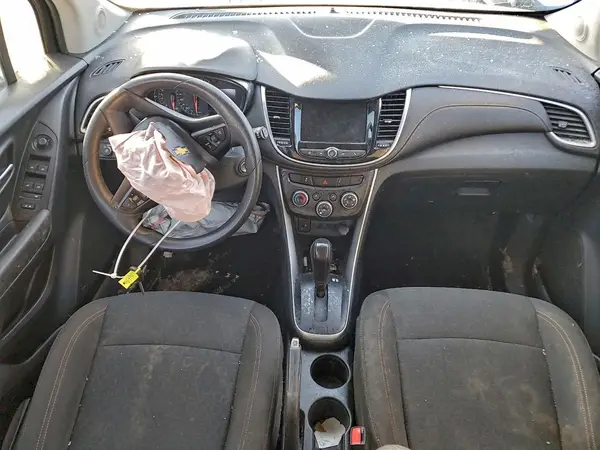 KL7CJKSB7MB301828 2021 CHEVROLET TRAX - Image 8