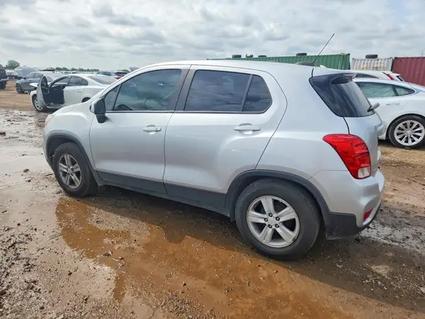 KL7CJKSB7MB302364 2021 CHEVROLET TRAX - Image 2