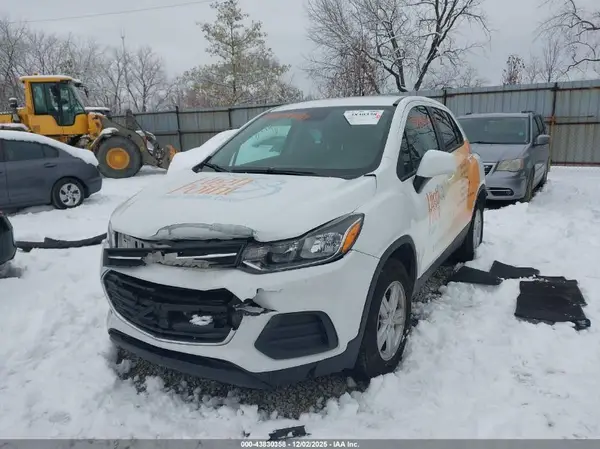 KL7CJKSB7MB302817 2021 CHEVROLET TRAX - Image 2