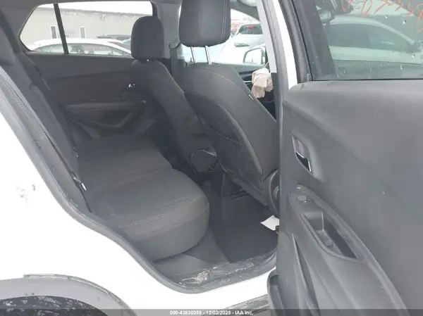KL7CJKSB7MB302817 2021 CHEVROLET TRAX - Image 8