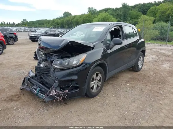 KL7CJKSB7MB304678 2021 CHEVROLET TRAX - Image 2