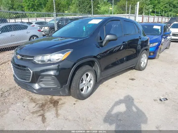 KL7CJKSB7MB307385 2021 CHEVROLET TRAX - Image 2