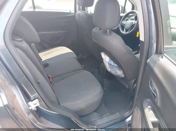 KL7CJKSB7MB307760 2021 CHEVROLET TRAX - Image 8