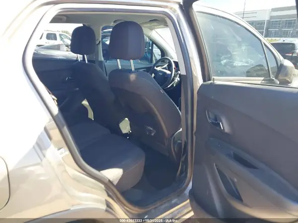 KL7CJKSB7MB307970 2021 CHEVROLET TRAX - Image 8
